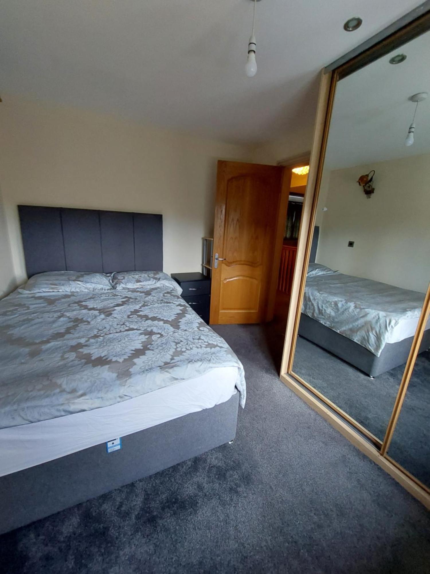 Appartement Dobcross Close à Manchester Extérieur photo